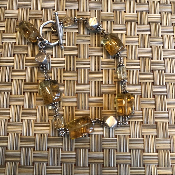 Simply Stunning  amber coloured bracelet with silver bead accents in between - Picture 5 of 13